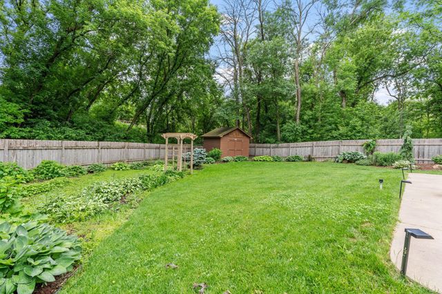 7611 Paulsen Drive, Eden Prairie, MN 55346