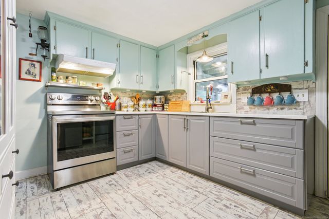 43 Eastwood Road, Groton, CT 06340