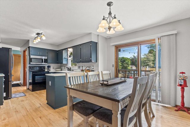 1923 Cliff-Alex COURT N, Waukesha, WI 53189
