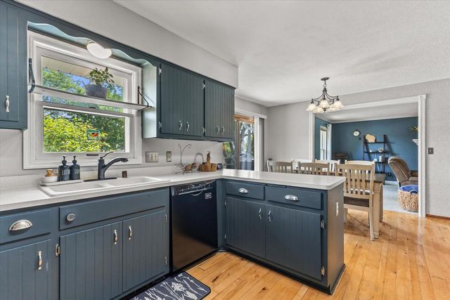 1923 Cliff-Alex COURT N, Waukesha, WI 53189