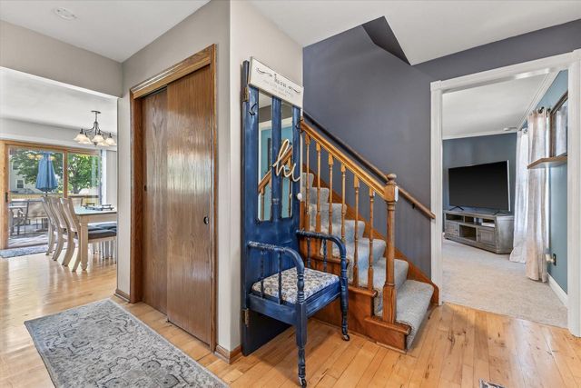 1923 Cliff-Alex COURT N, Waukesha, WI 53189