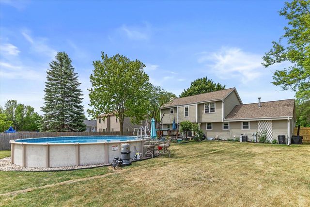 1923 Cliff-Alex COURT N, Waukesha, WI 53189