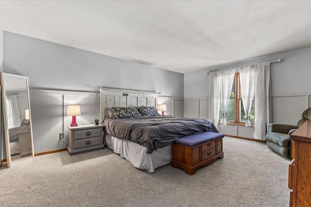 1923 Cliff-Alex COURT N, Waukesha, WI 53189