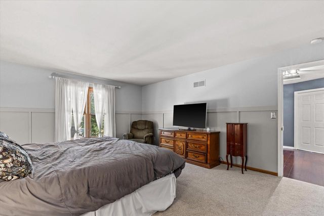1923 Cliff-Alex COURT N, Waukesha, WI 53189