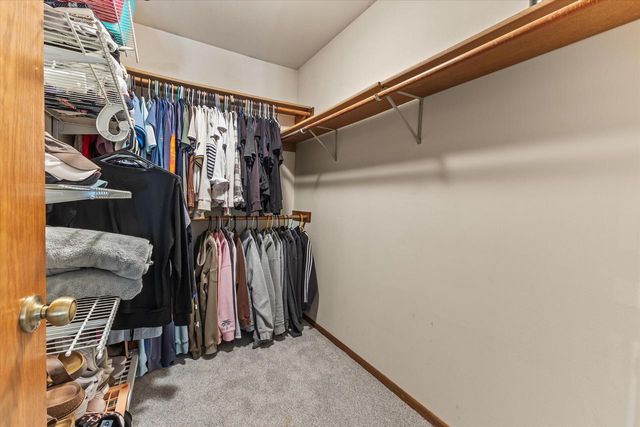 1923 Cliff-Alex COURT N, Waukesha, WI 53189