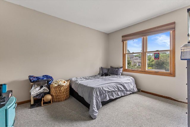 1923 Cliff-Alex COURT N, Waukesha, WI 53189