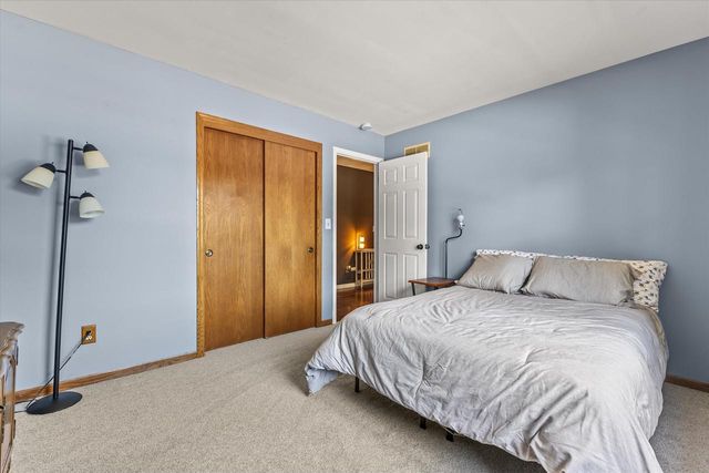 1923 Cliff-Alex COURT N, Waukesha, WI 53189