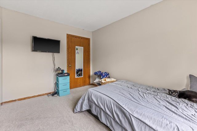 1923 Cliff-Alex COURT N, Waukesha, WI 53189