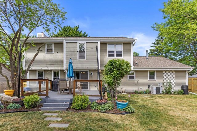 1923 Cliff-Alex COURT N, Waukesha, WI 53189
