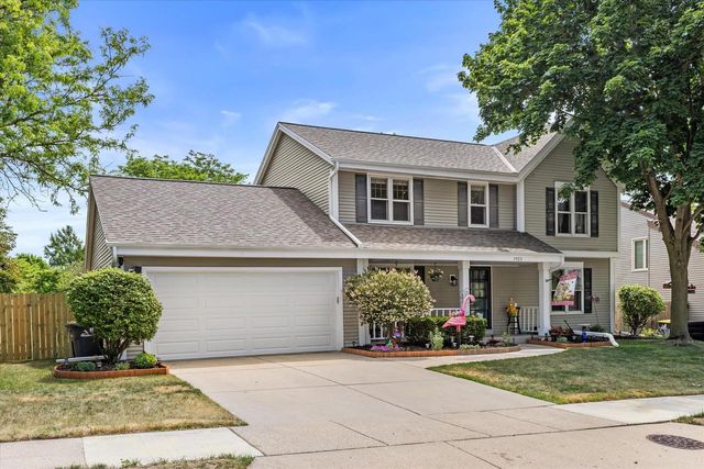 1923 Cliff-Alex COURT N, Waukesha, WI 53189