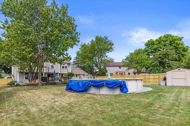 1923 Cliff-Alex COURT N, Waukesha, WI 53189