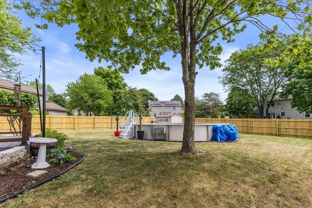 1923 Cliff-Alex COURT N, Waukesha, WI 53189