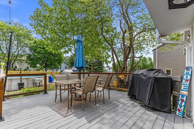 1923 Cliff-Alex COURT N, Waukesha, WI 53189