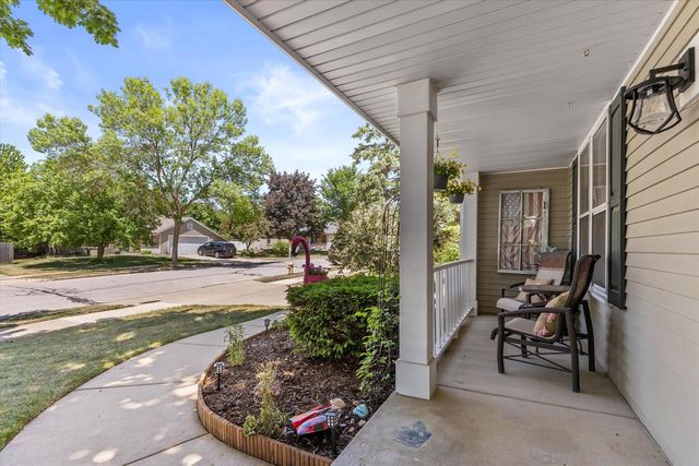 1923 Cliff-Alex COURT N, Waukesha, WI 53189
