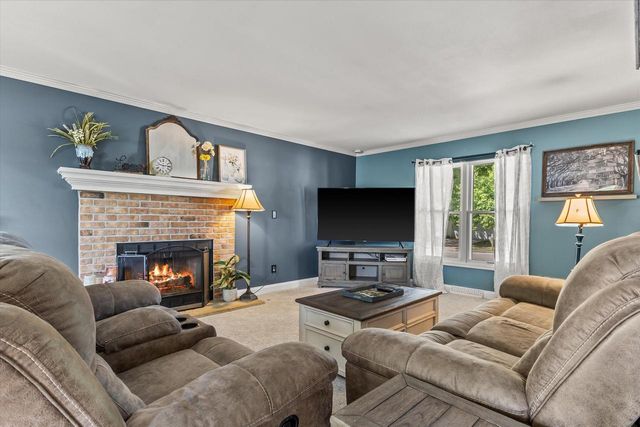 1923 Cliff-Alex COURT N, Waukesha, WI 53189