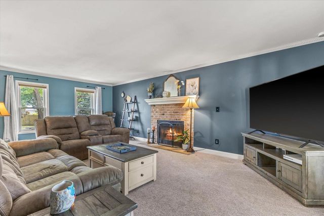 1923 Cliff-Alex COURT N, Waukesha, WI 53189