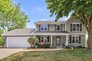 1923 Cliff-Alex COURT N, Waukesha, WI 53189