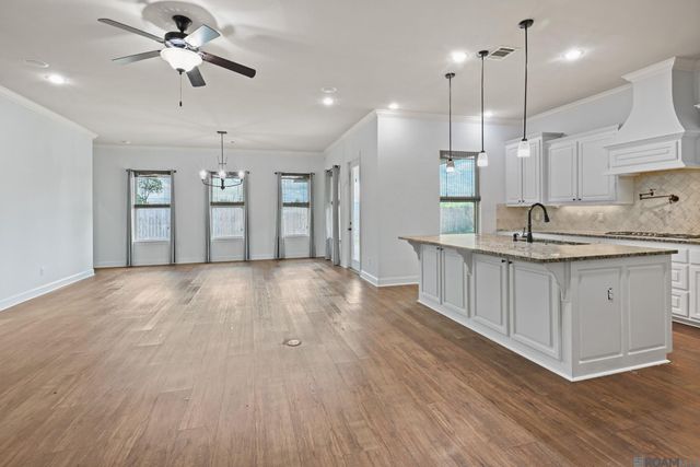 16352 Anna Belle Dr, Prairieville, LA 70737