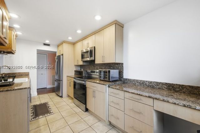 3800 Hillcrest Dr 523, Hollywood, FL 33021