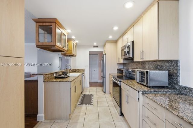 3800 Hillcrest Dr 523, Hollywood, FL 33021