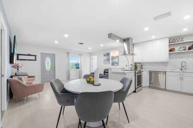 22229 SW 65th Way, Boca Raton, FL 33428