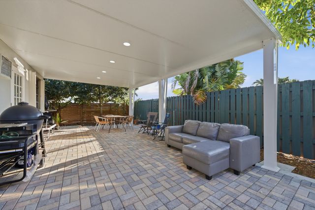 22229 SW 65th Way, Boca Raton, FL 33428