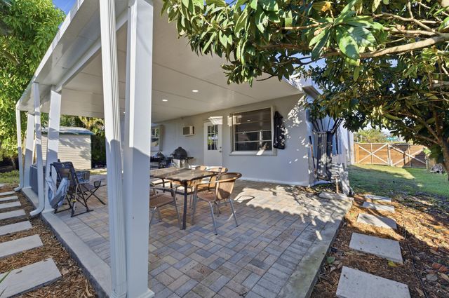 22229 SW 65th Way, Boca Raton, FL 33428