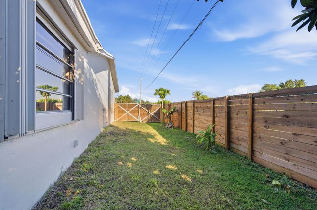 22229 SW 65th Way, Boca Raton, FL 33428