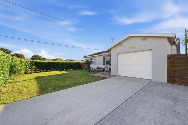 22229 SW 65th Way, Boca Raton, FL 33428