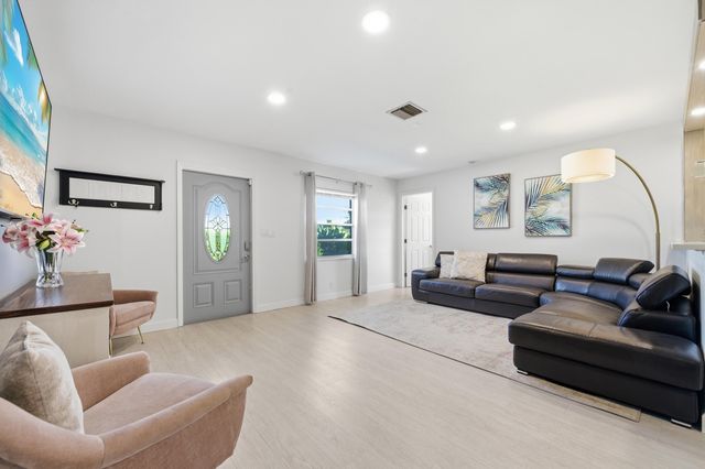 22229 SW 65th Way, Boca Raton, FL 33428