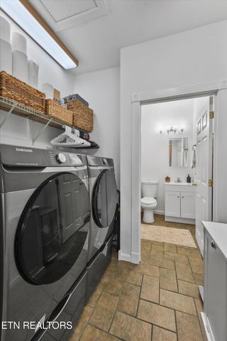 504 Park Ave, Clinton, TN 37716