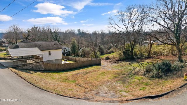 504 Park Ave, Clinton, TN 37716