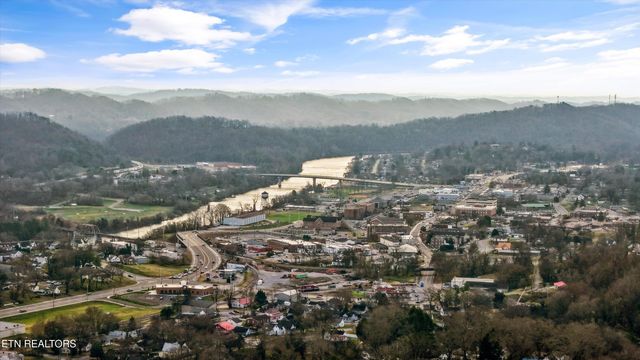 504 Park Ave, Clinton, TN 37716