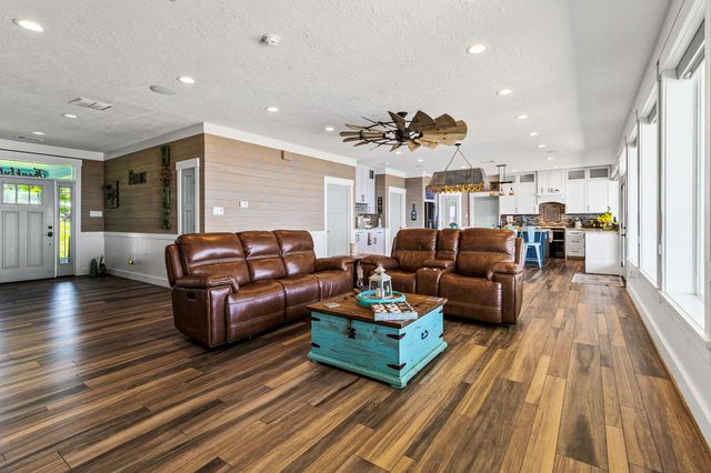 151 Key Largo Loop, Point Blank, TX 77364