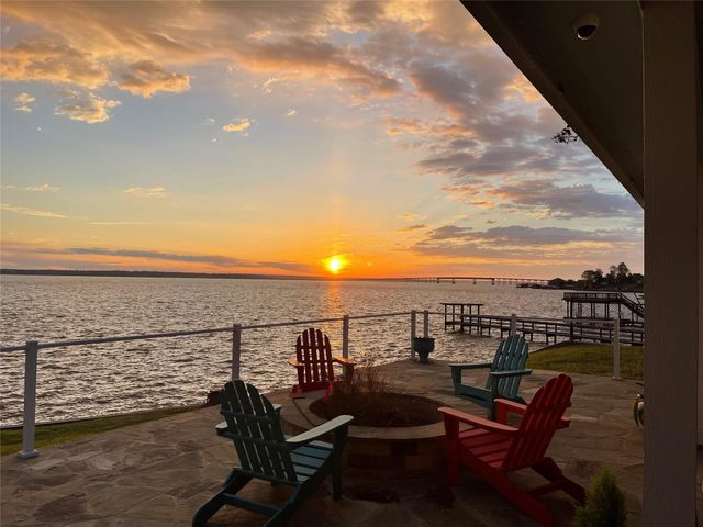 151 Key Largo Loop, Point Blank, TX 77364