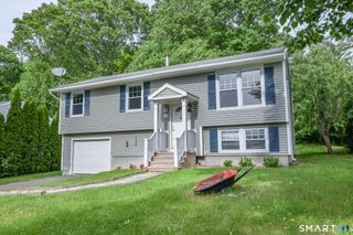 49 Tudor Lane, Naugatuck, CT 06770