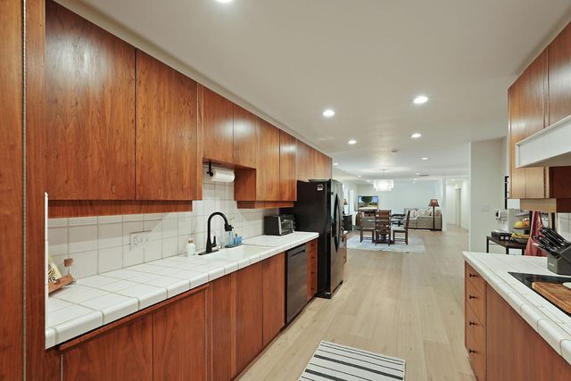 530 Willow Glen Dr, Lodi, CA 95240
