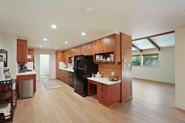 530 Willow Glen Dr, Lodi, CA 95240