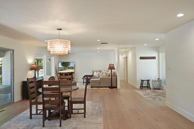 530 Willow Glen Dr, Lodi, CA 95240