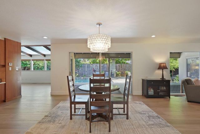 530 Willow Glen Dr, Lodi, CA 95240