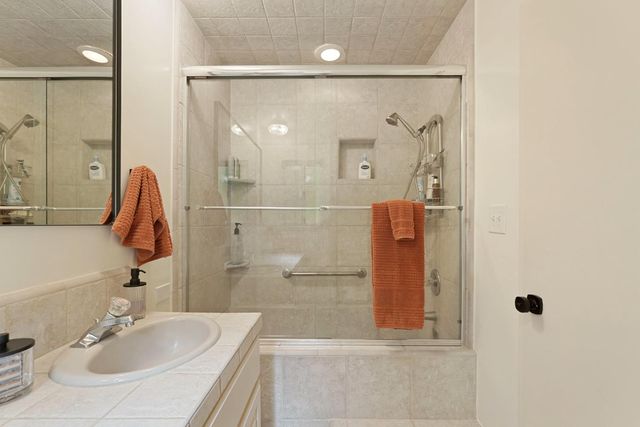 530 Willow Glen Dr, Lodi, CA 95240