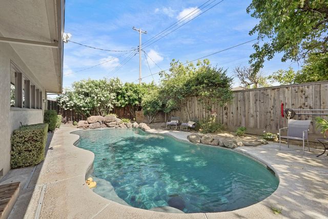 530 Willow Glen Dr, Lodi, CA 95240