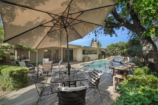 530 Willow Glen Dr, Lodi, CA 95240