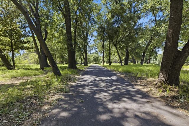 530 Willow Glen Dr, Lodi, CA 95240
