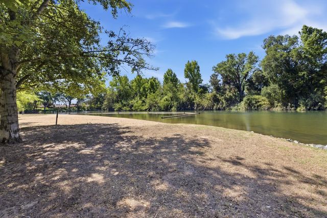530 Willow Glen Dr, Lodi, CA 95240