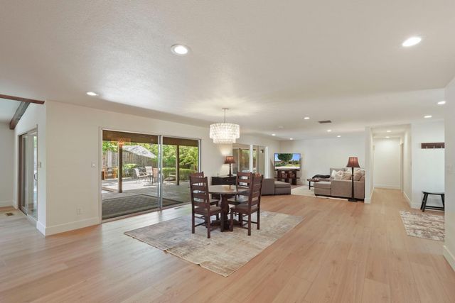 530 Willow Glen Dr, Lodi, CA 95240