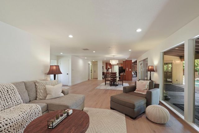 530 Willow Glen Dr, Lodi, CA 95240