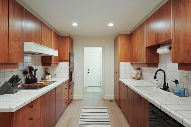 530 Willow Glen Dr, Lodi, CA 95240
