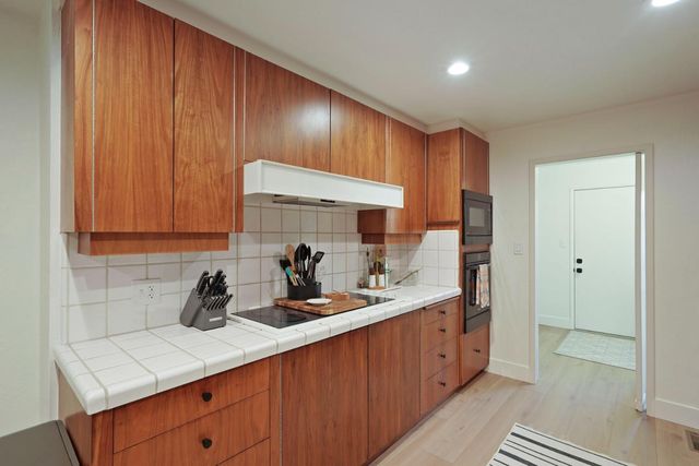 530 Willow Glen Dr, Lodi, CA 95240