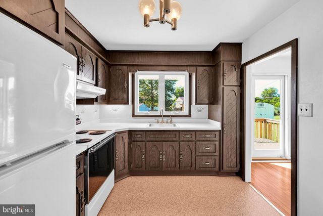 3560 SWIFTWATER LN, Brookhaven, PA 19015